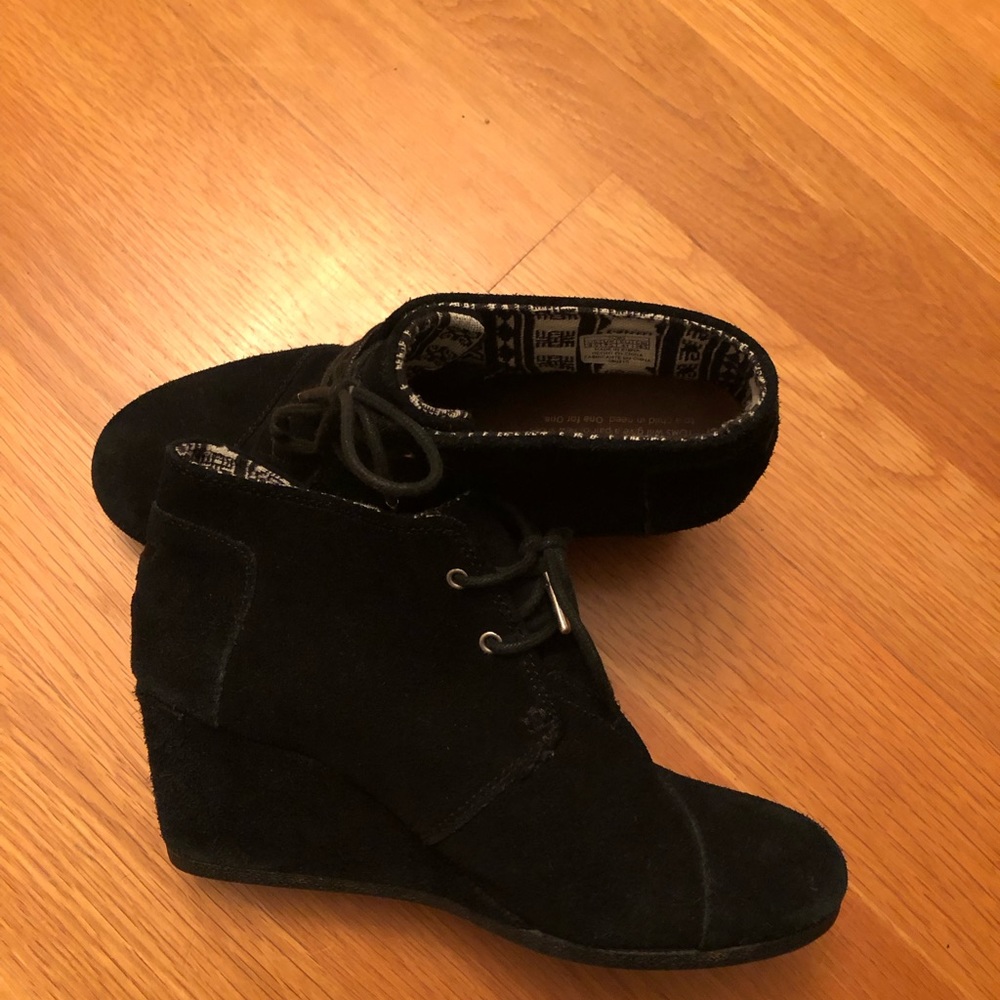 Toms wedge boots size 9.5